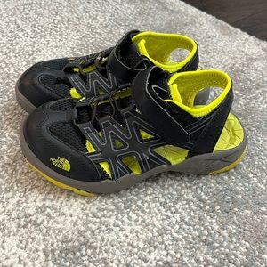 Boys North Face Sandals. Excellent Condition. Size 13. Hardly worn.
